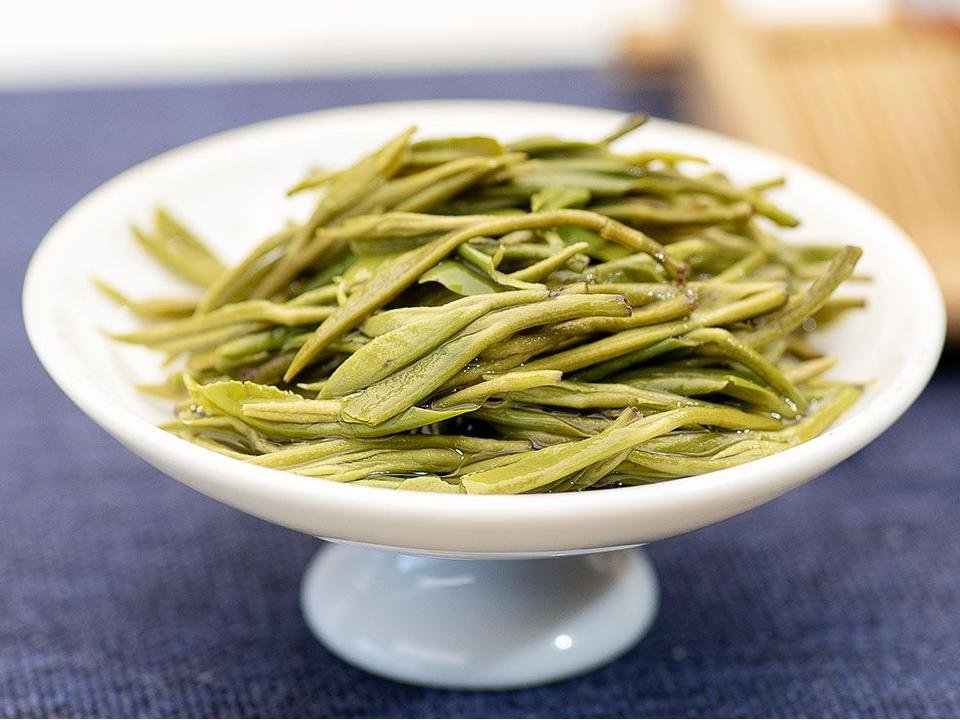 Ming Qian Curled Long Ya Green Tea - Image 3