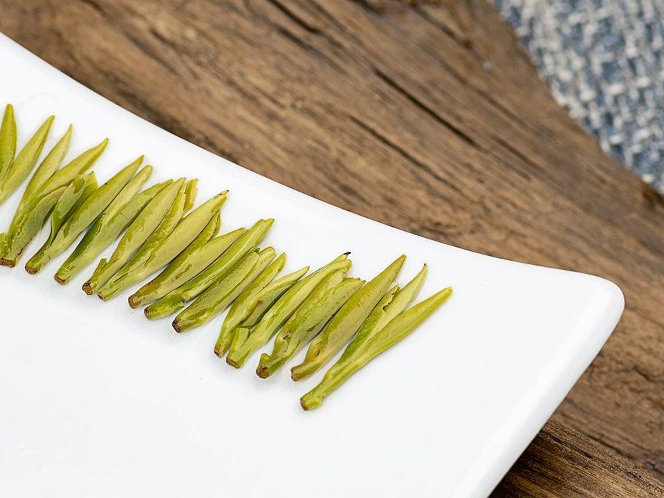 Ming Qian Long Ya Green Tea - Image 2