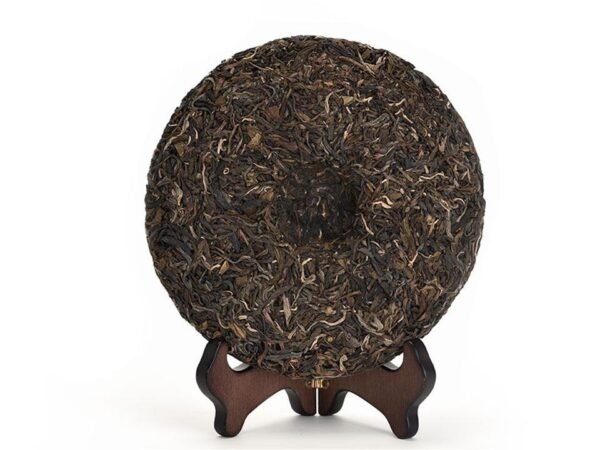 Fengqing Da Xue Shan (Big Snow Mountain) Raw Pu-erh Cake Tea - Image 2