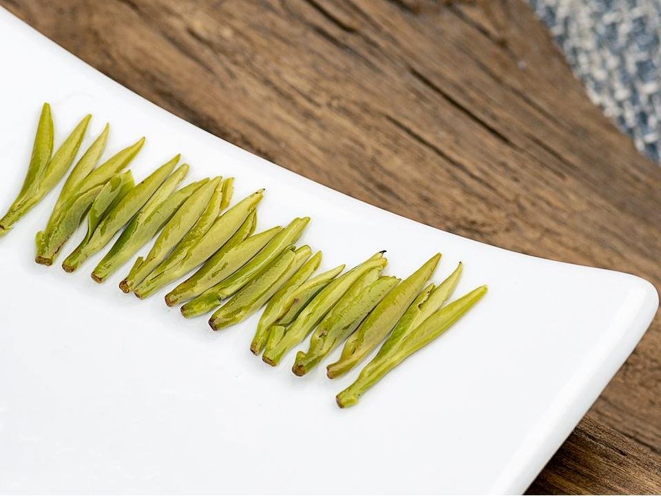 Ming Qian Long Ya Green Tea - Image 3